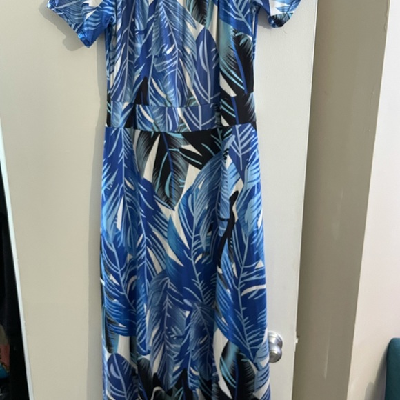 Dress/ Rumper - Picture 4 of 7